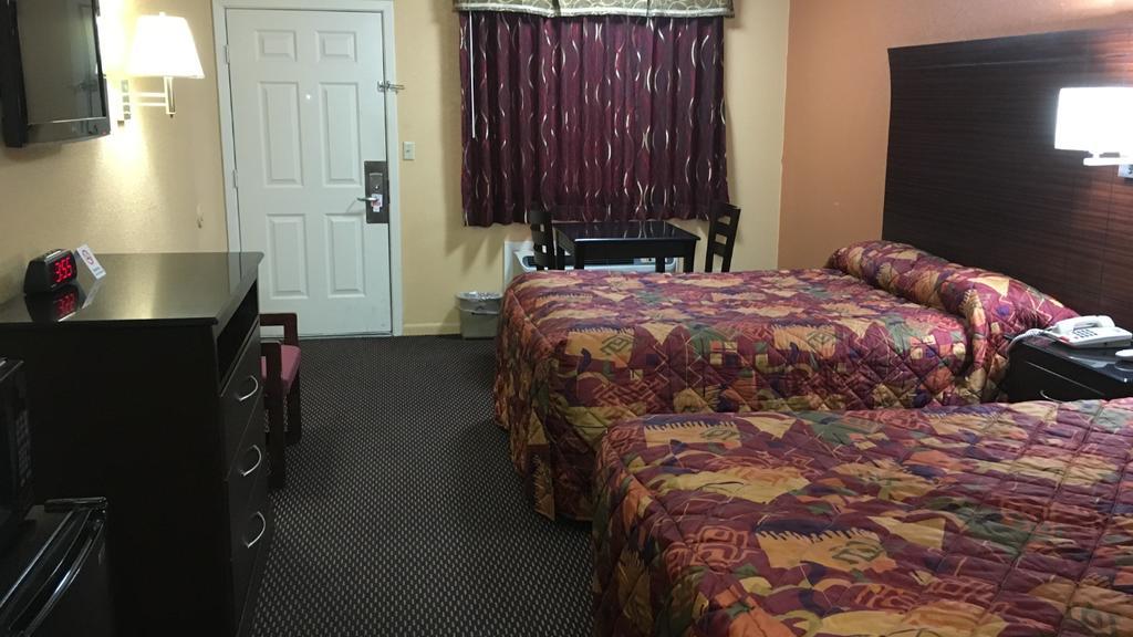 Redwood Inn - White Hall Екстер'єр фото