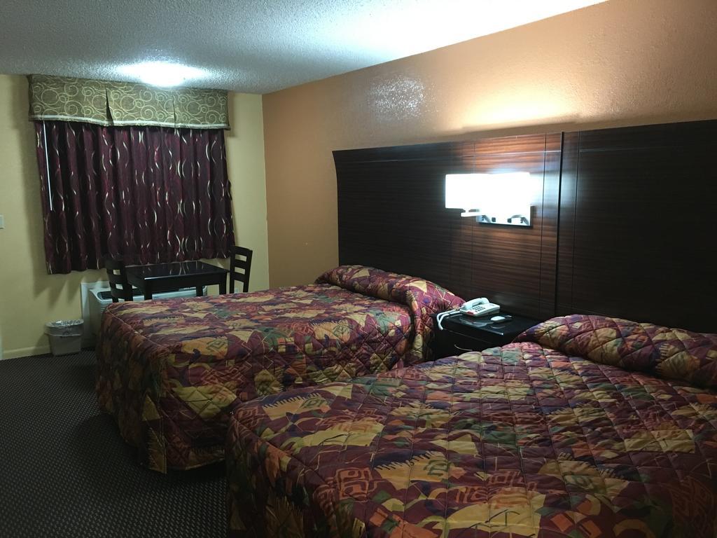 Redwood Inn - White Hall Екстер'єр фото