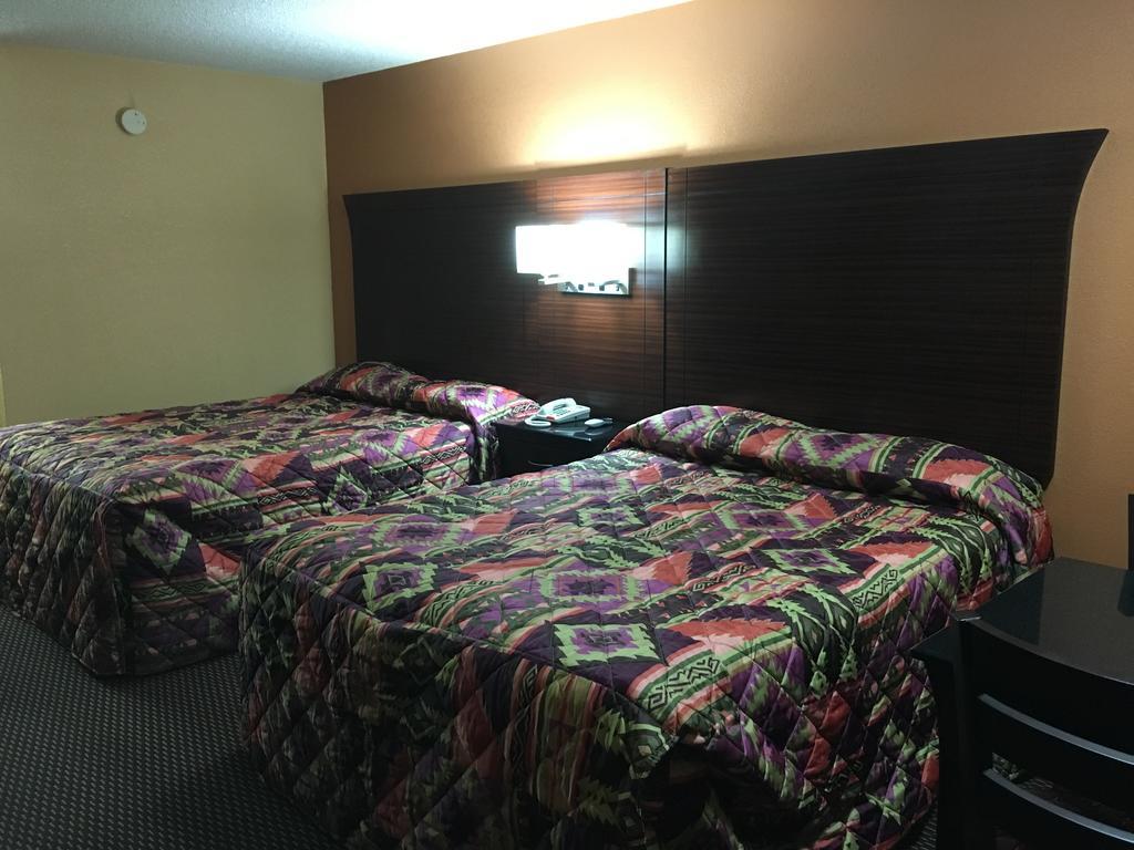 Redwood Inn - White Hall Екстер'єр фото