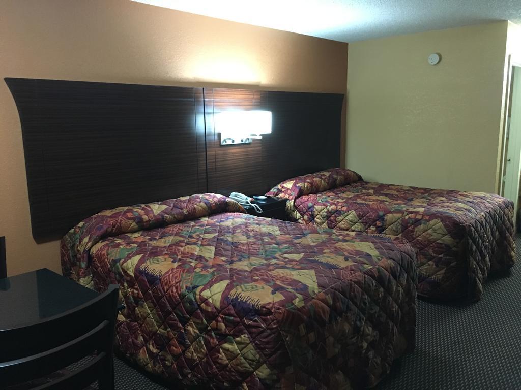Redwood Inn - White Hall Екстер'єр фото