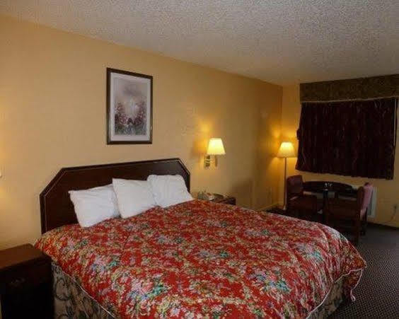 Redwood Inn - White Hall Екстер'єр фото