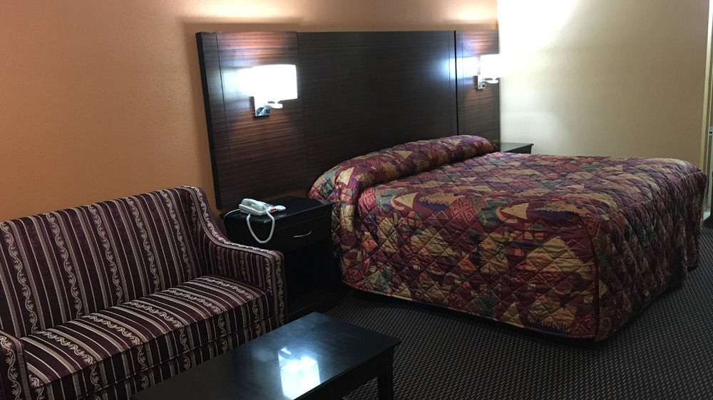 Redwood Inn - White Hall Екстер'єр фото