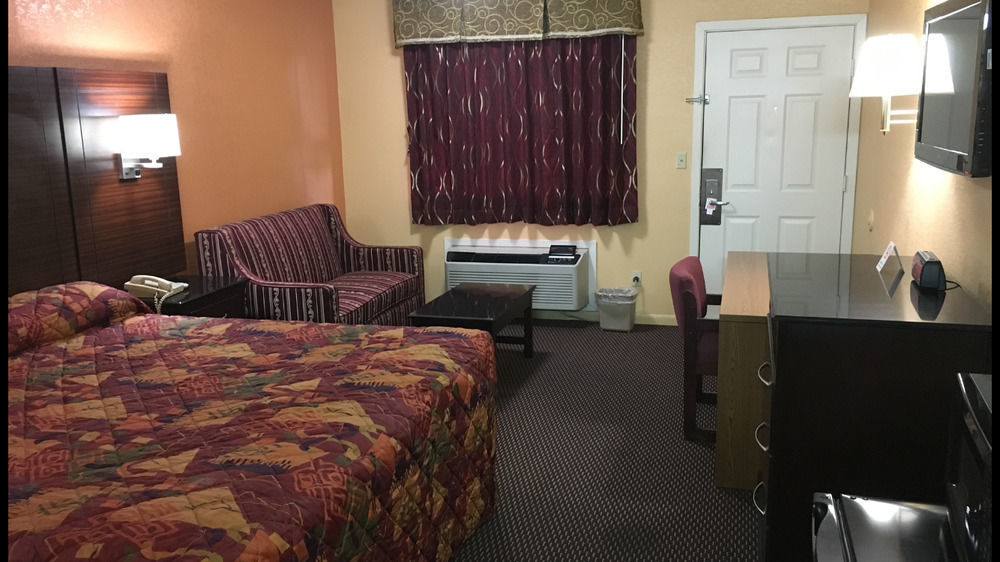 Redwood Inn - White Hall Екстер'єр фото