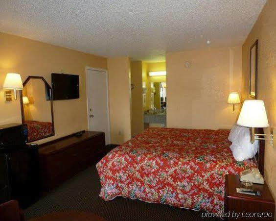 Redwood Inn - White Hall Екстер'єр фото