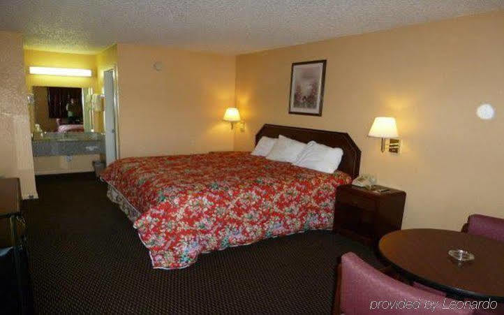 Redwood Inn - White Hall Екстер'єр фото