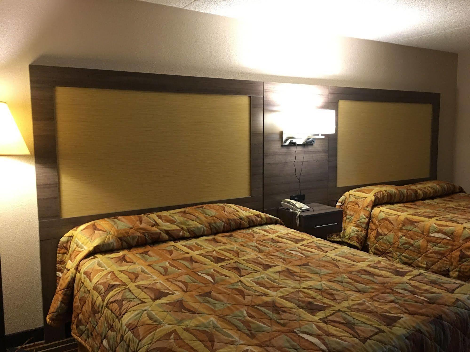 Redwood Inn - White Hall Екстер'єр фото