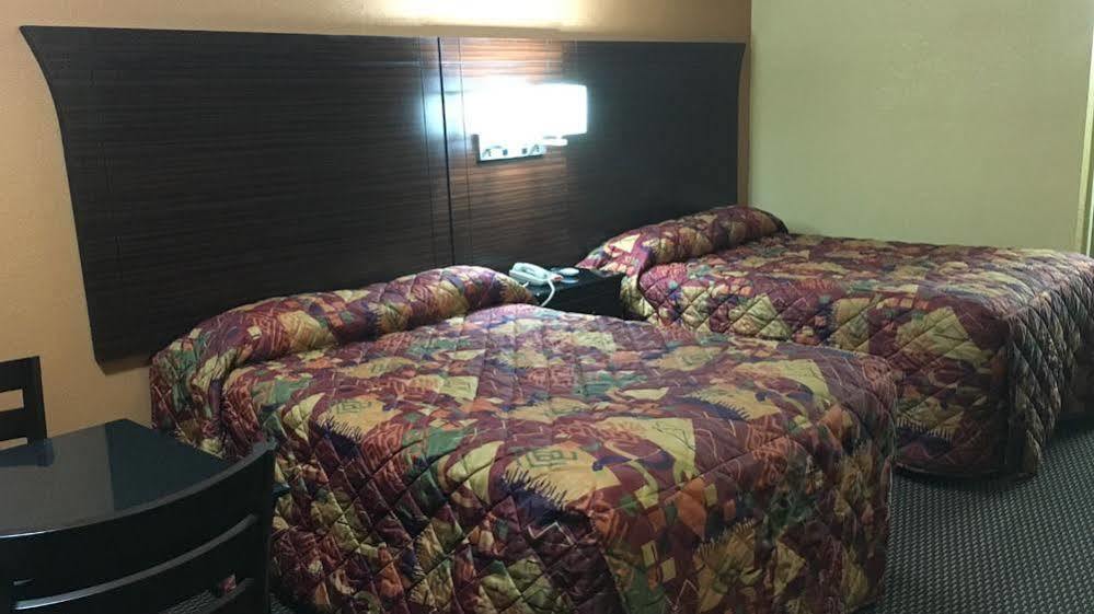 Redwood Inn - White Hall Екстер'єр фото