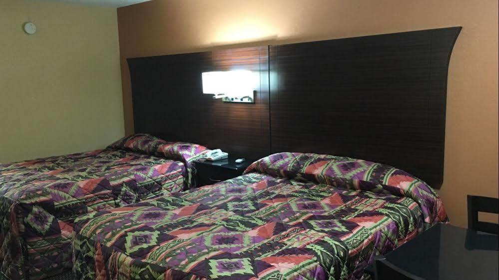 Redwood Inn - White Hall Екстер'єр фото